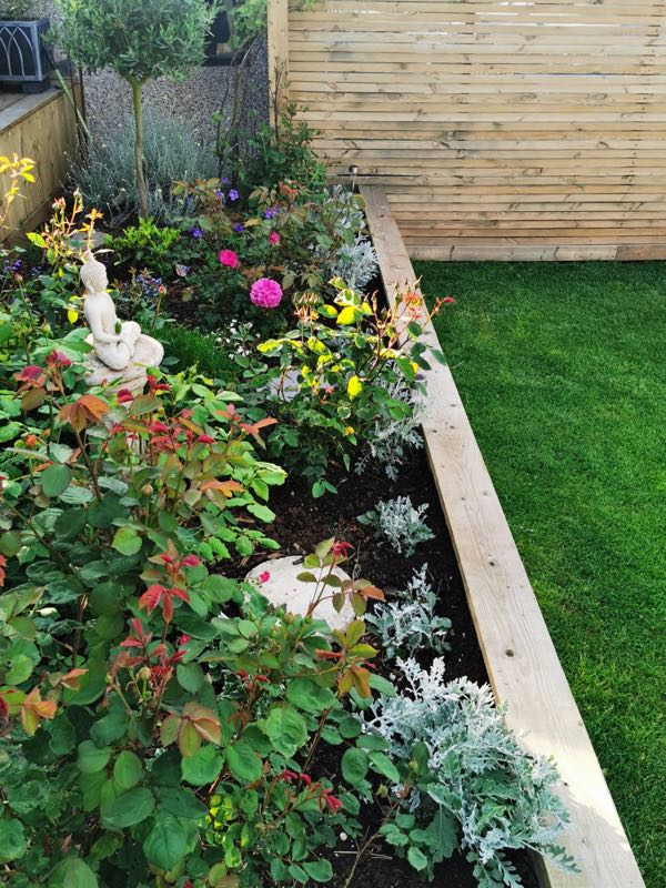  Raised beds for maximum ease 