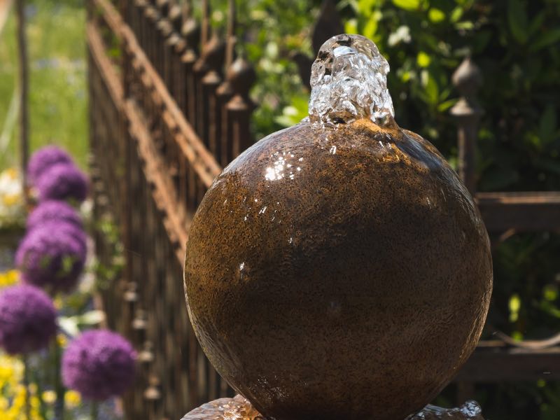Globe_water_feature
